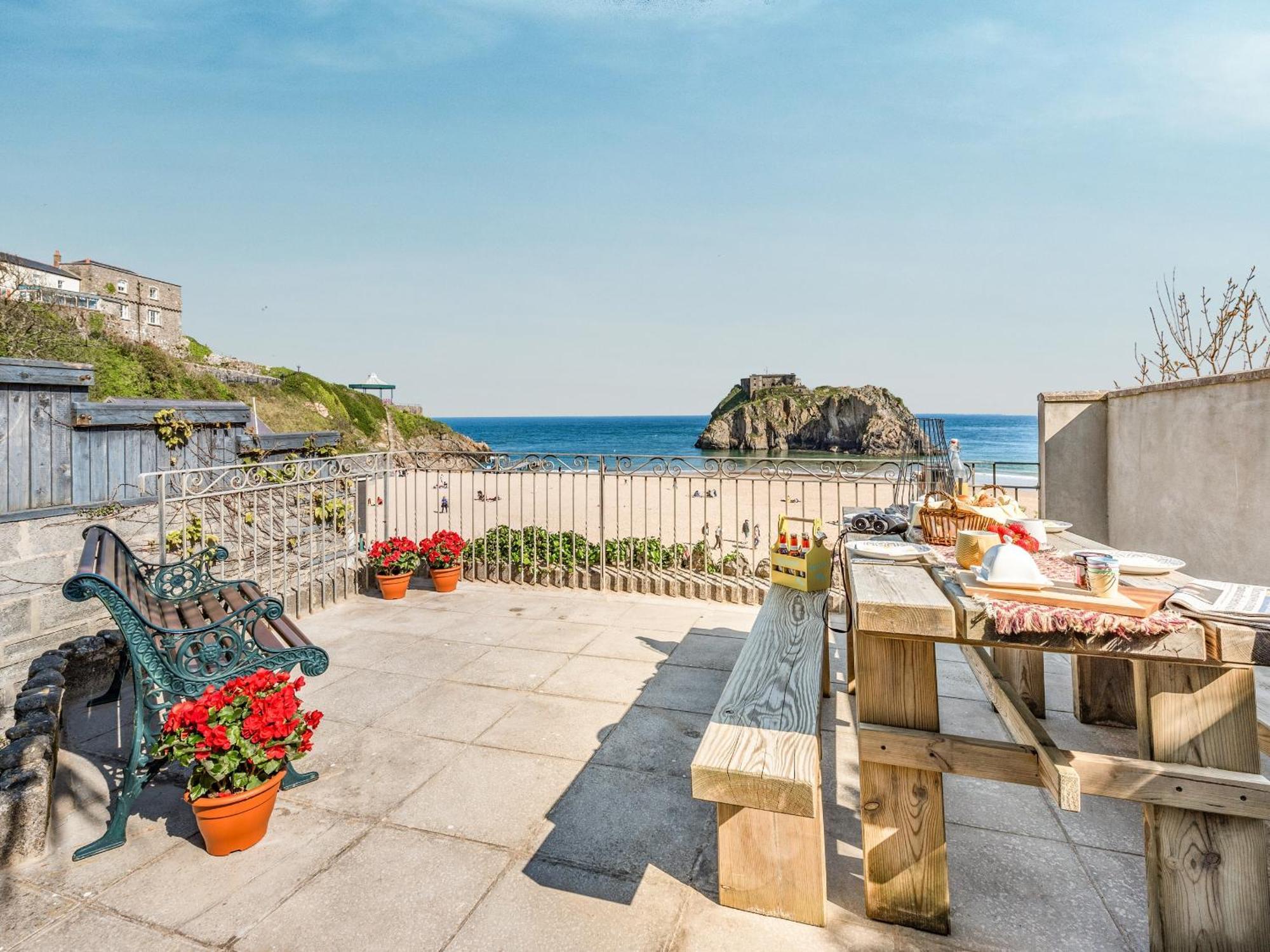Ocean Waves Villa Tenby Exterior photo