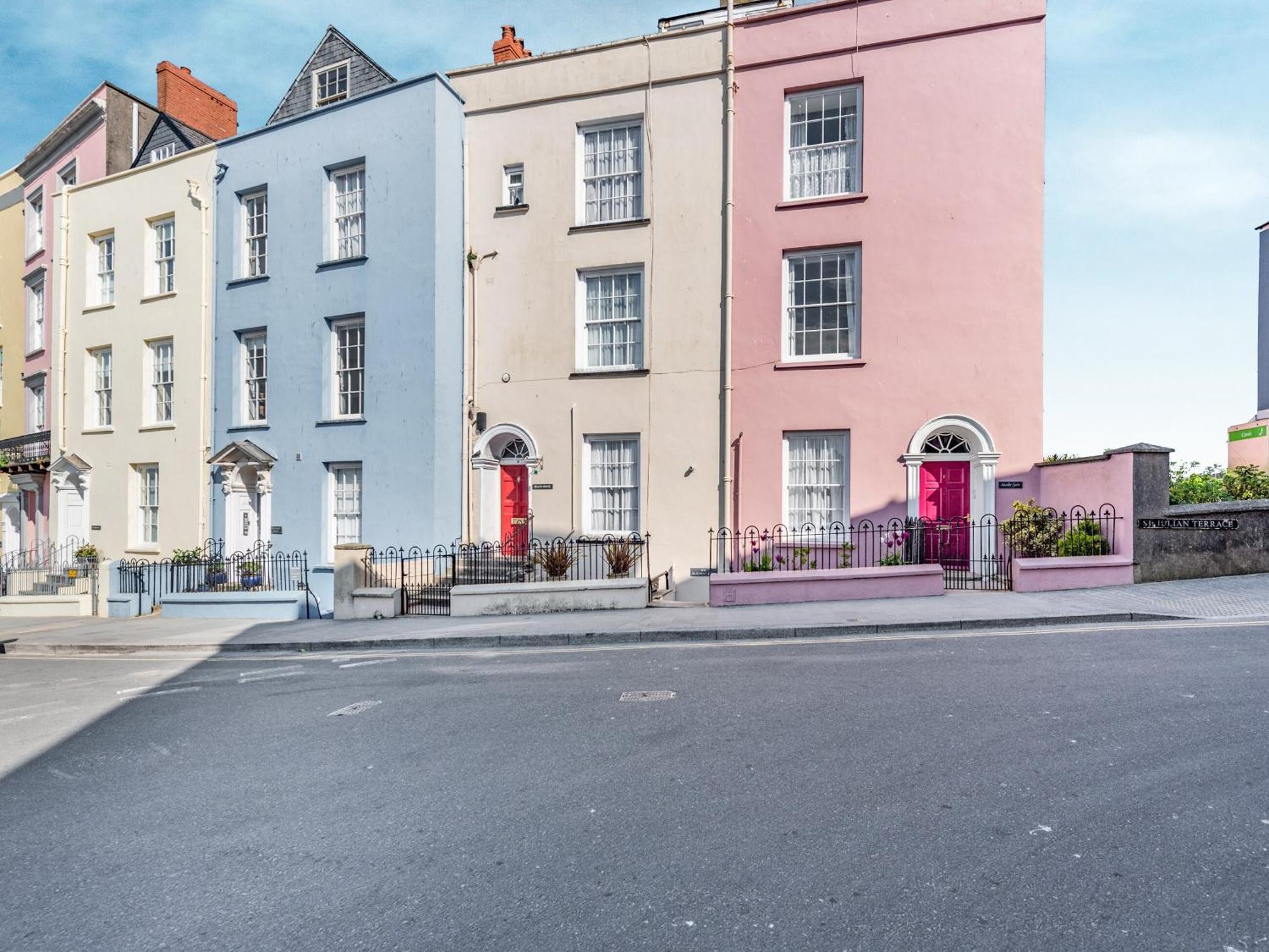 Ocean Waves Villa Tenby Exterior photo
