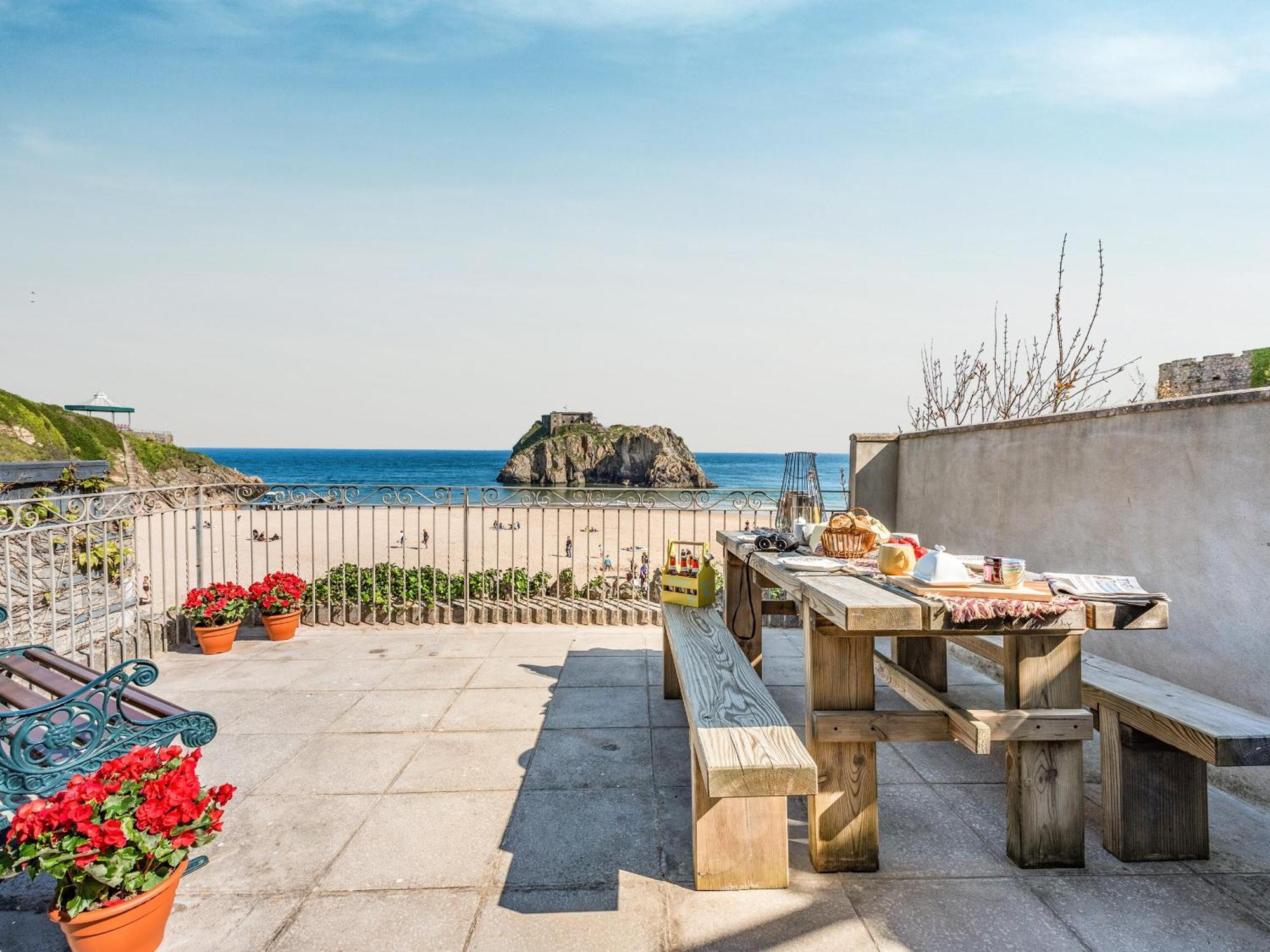 Ocean Waves Villa Tenby Exterior photo