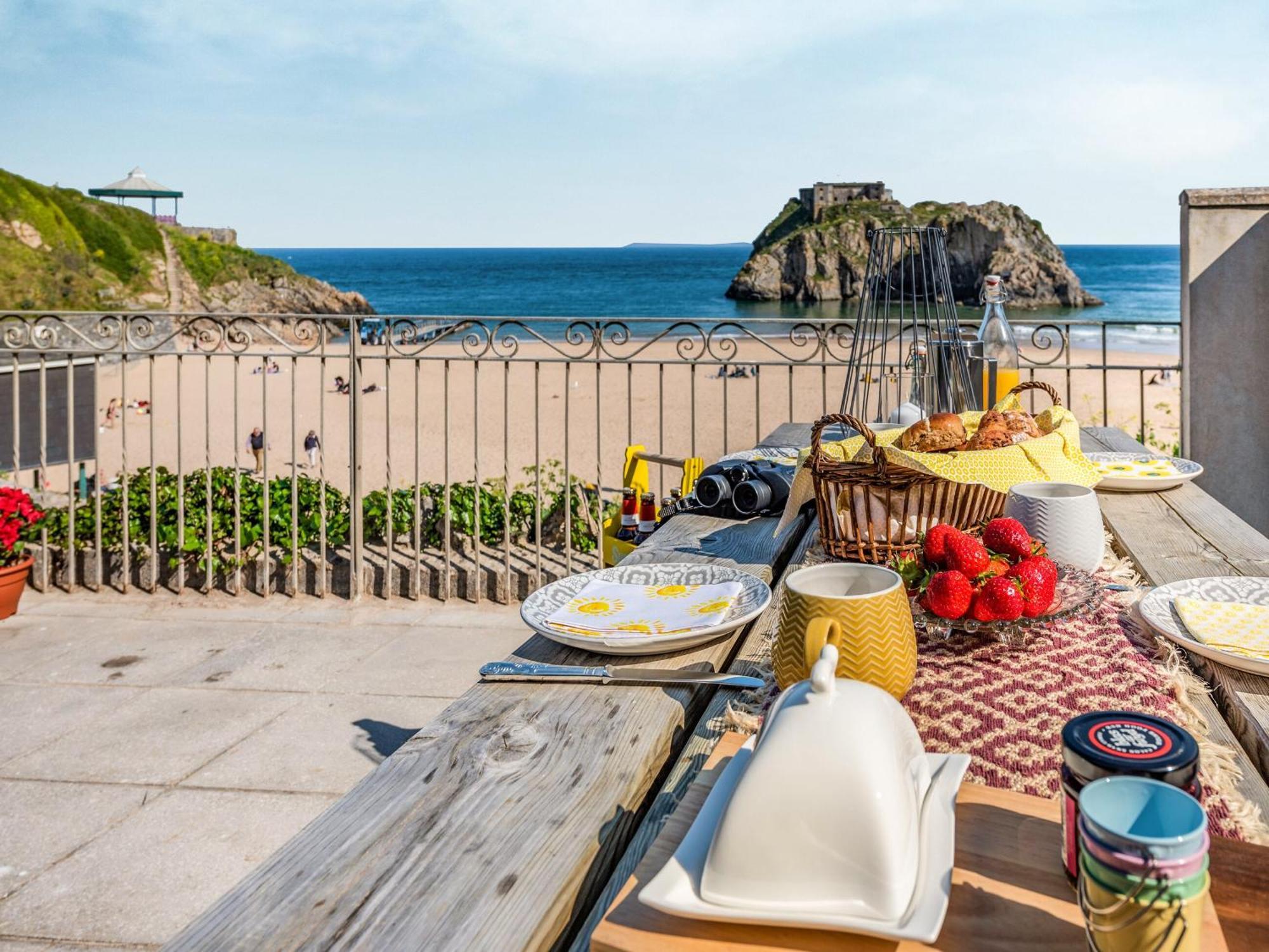 Ocean Waves Villa Tenby Exterior photo